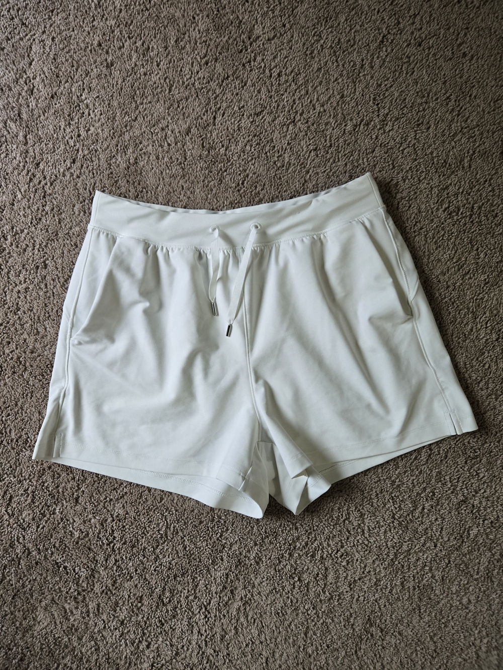 Old Navy White PowerSoft High-Rise Drawstring Athletic Shorts Size M Pockets EUC